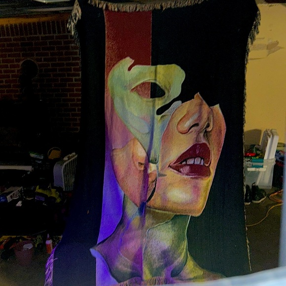 Handmade Femme Fatale throw blanket with fringes - Picture 2 of 5